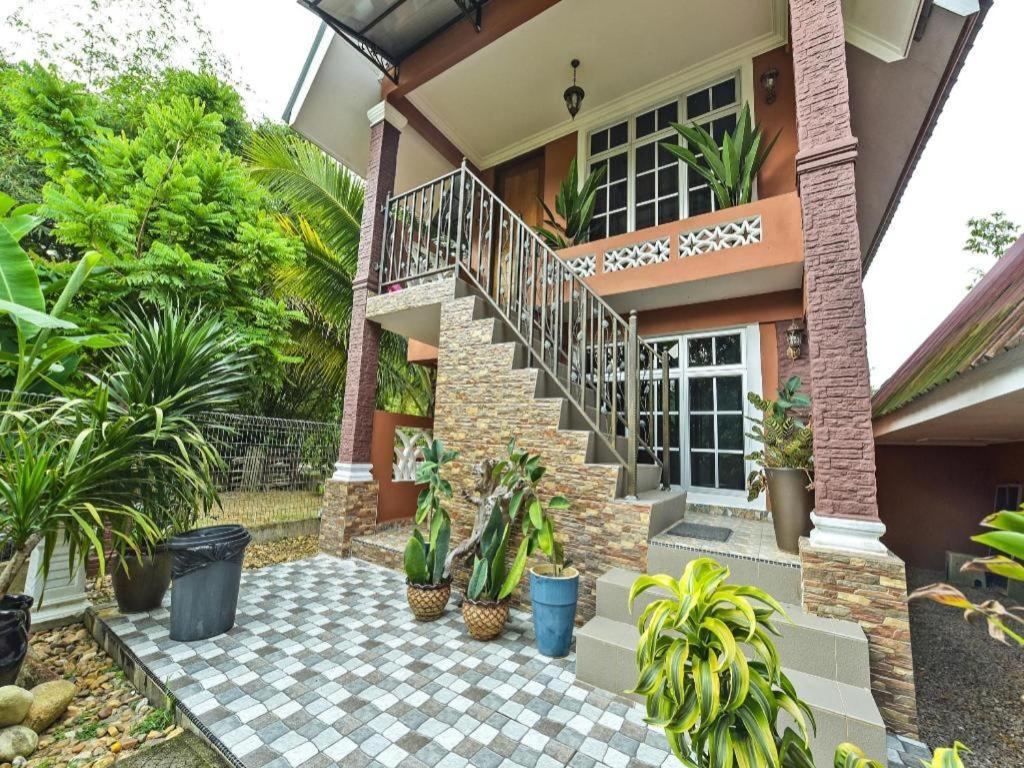 Oyo 90642 Twin Mutiara Chalet & Homestay Jeli Exterior photo