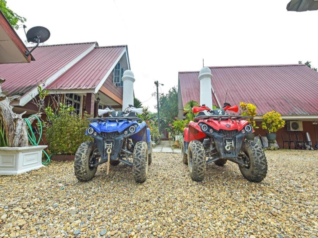 Oyo 90642 Twin Mutiara Chalet & Homestay Jeli Exterior photo