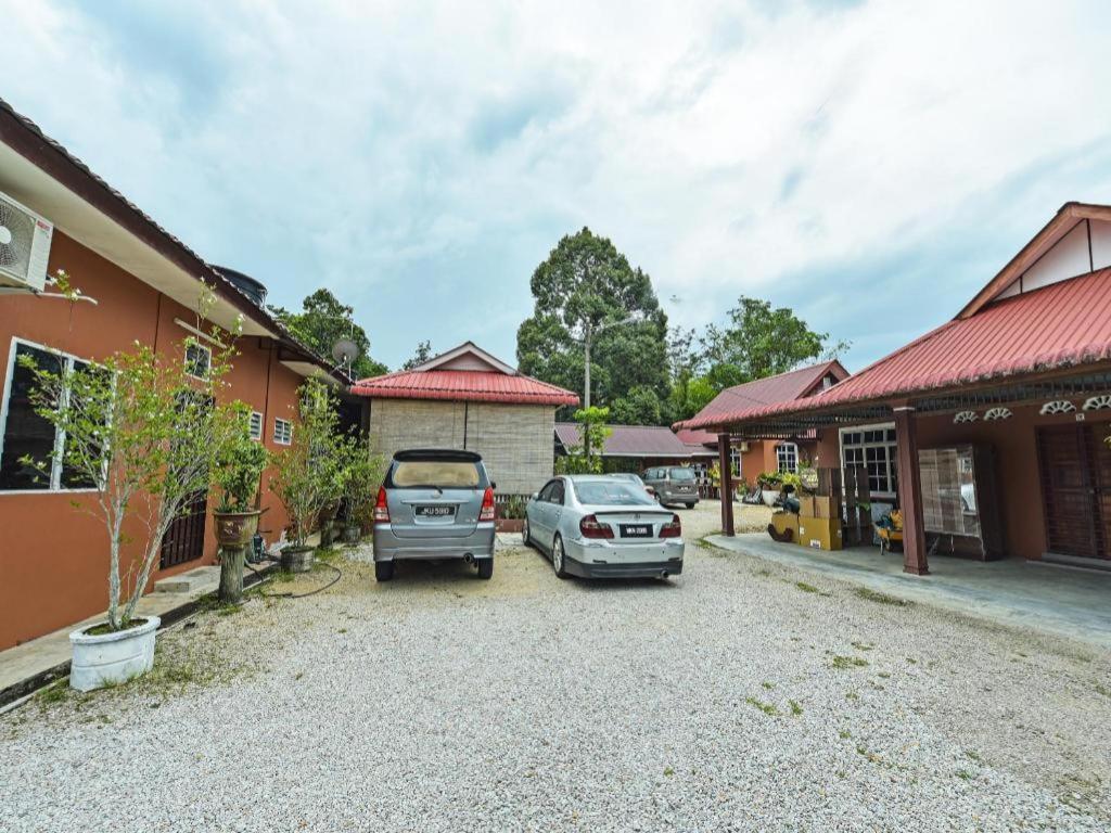 Oyo 90642 Twin Mutiara Chalet & Homestay Jeli Exterior photo
