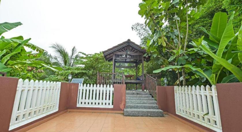 Oyo 90642 Twin Mutiara Chalet & Homestay Jeli Exterior photo