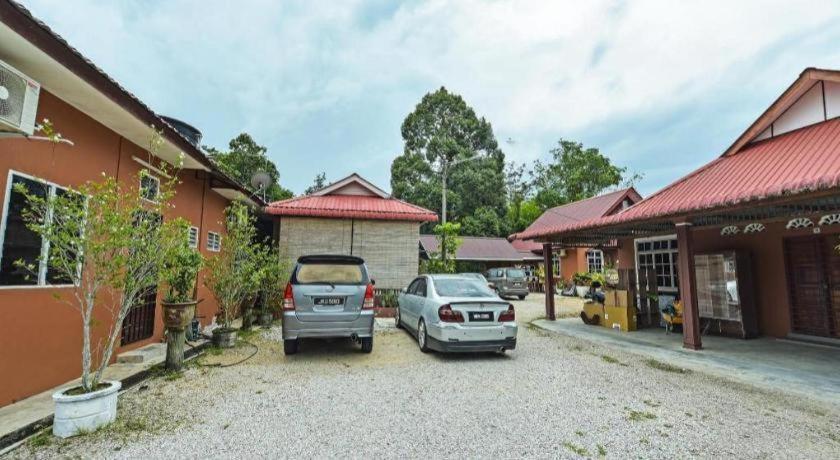 Oyo 90642 Twin Mutiara Chalet & Homestay Jeli Exterior photo